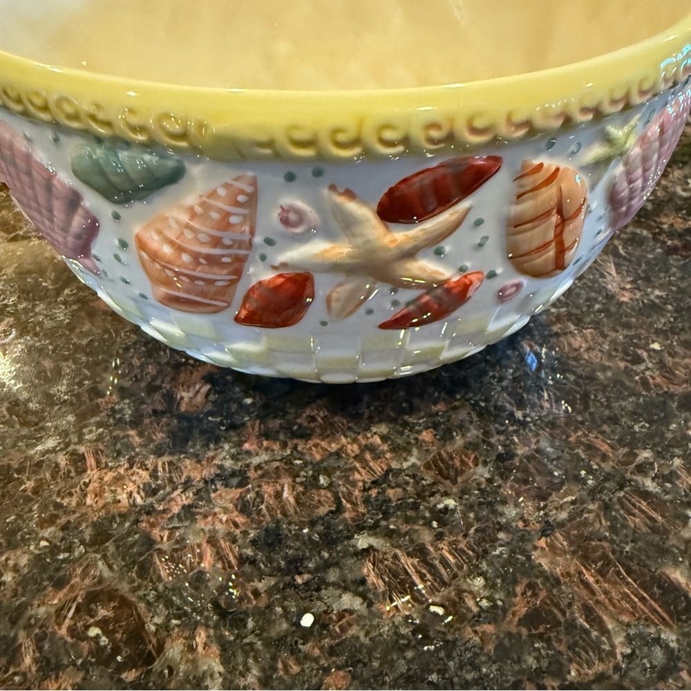 Temp-tations by Tara 3-Qt Serving Bowl – Summer Shells – NEW - Picture 2 of 4